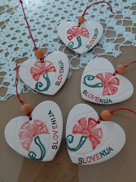 Unikati Nati, Nataša Pezdir, lončarstvo, glineni izdelki, umetniško ustvarjanje, delo z glino, glina